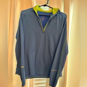 Nike Element Quarter Zip Pullover - L